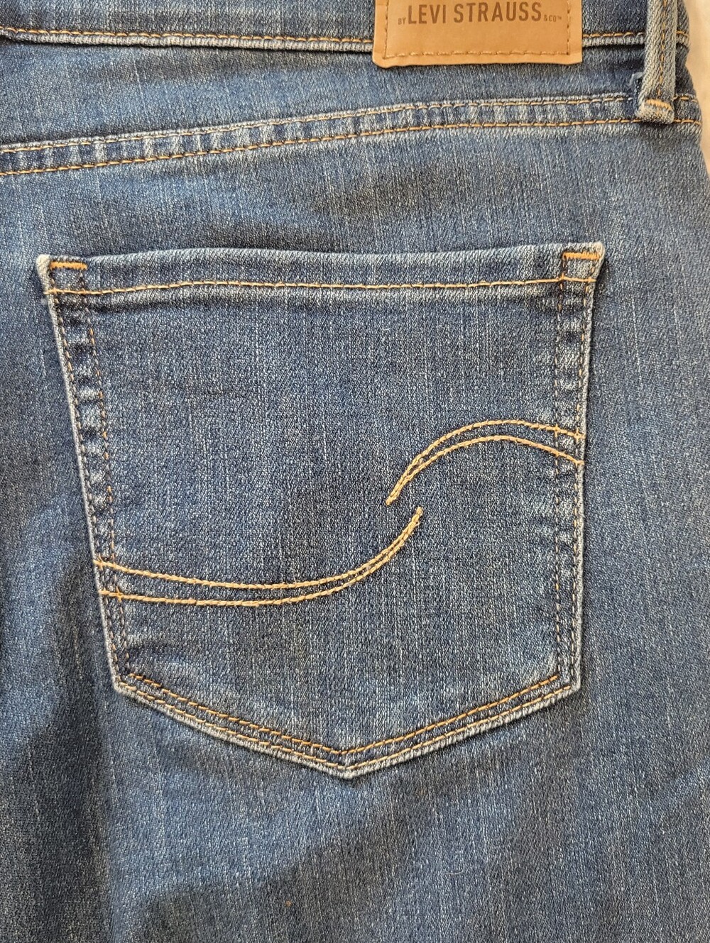 Levi Strauss Mid-Rise Tall Length Bootcut Jeans - Picture 4 of 8
